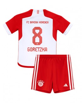 Bayern Munich Leon Goretzka #8 Replika Hemmakläder Barn 2023-24 Kortärmad (+ byxor)